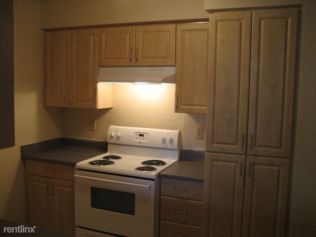 Building Photo - 2 br, 1 bath Apartment - 1705 SUNSET AVE