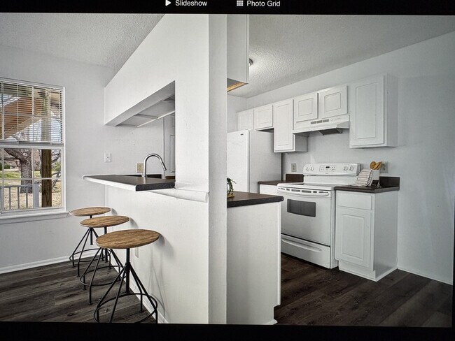 Foto del edificio - 443 Shelter Dr