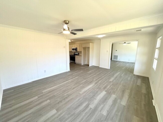 Foto del edificio - Coming Soon-2/5/26!- Charming 3- bedroom home with a move in special!