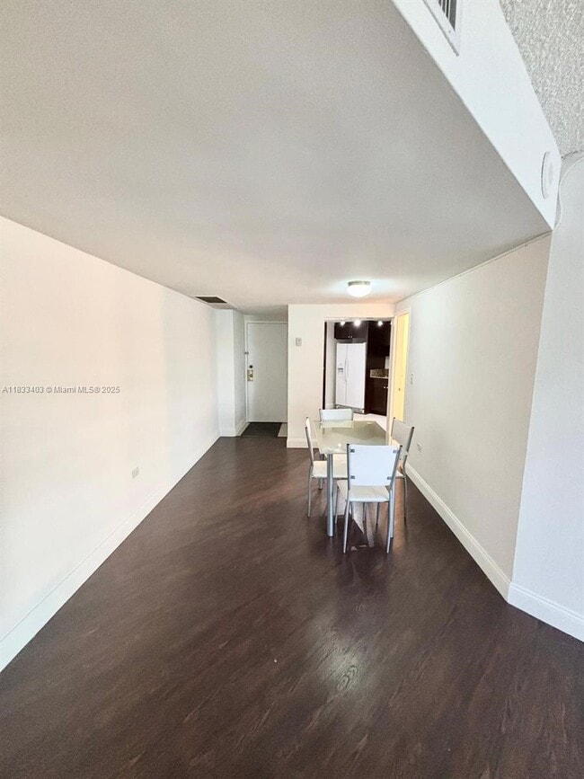 Building Photo - 801 Brickell Bay Dr