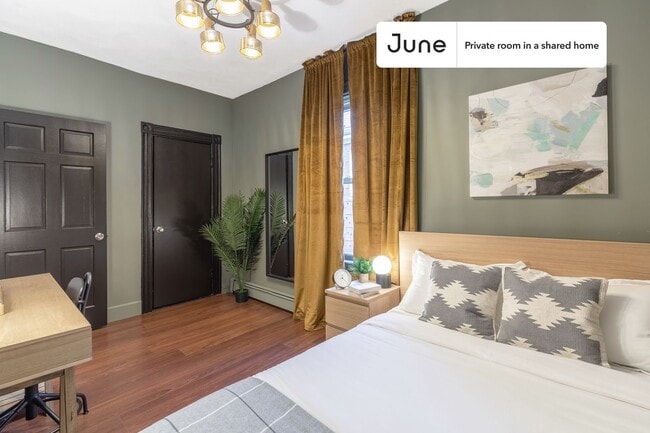 Building Photo - Private bedroom in 4 bed/1 bath Home