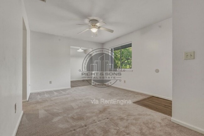 Foto del edificio - 713 Pointe Ct