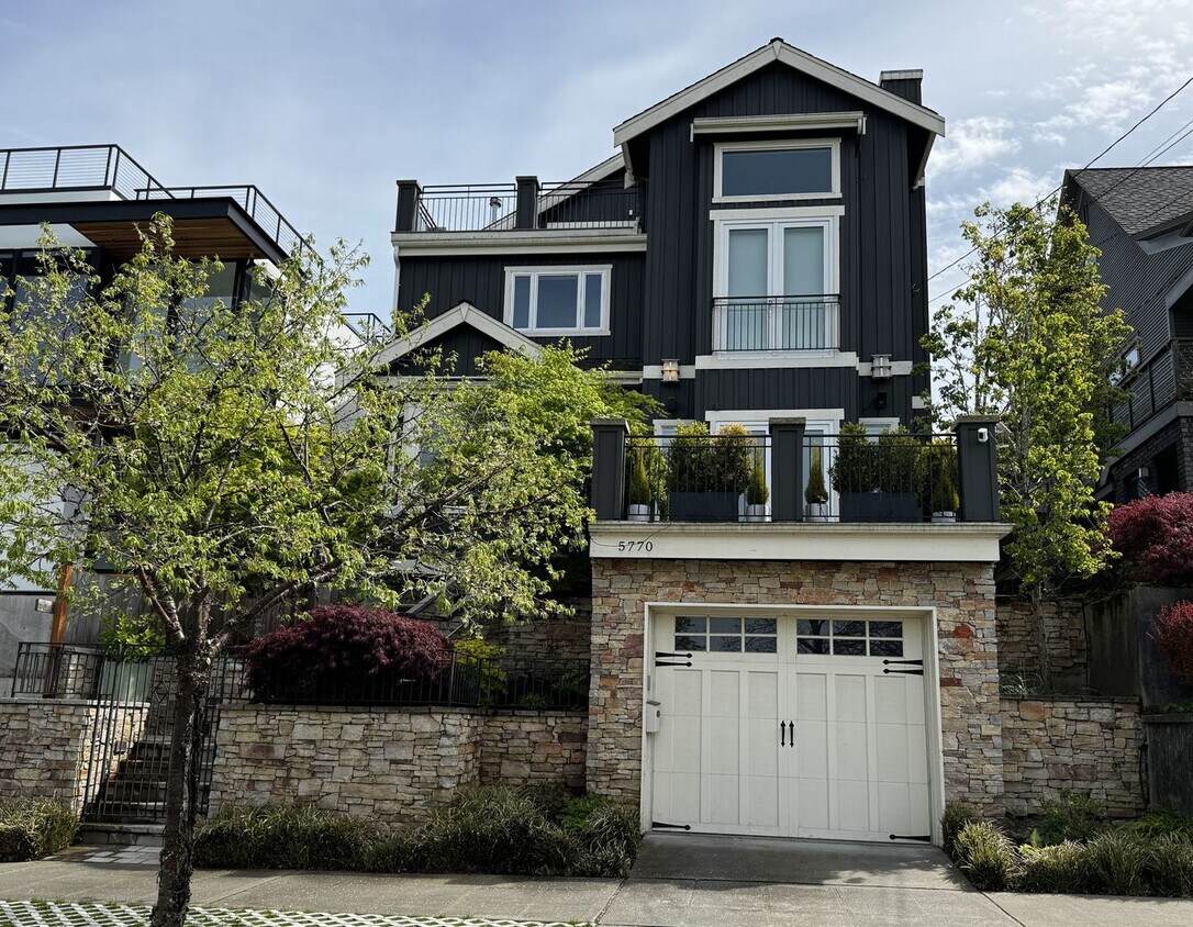 Primary Photo - 4bd/4.5ba Seattle House