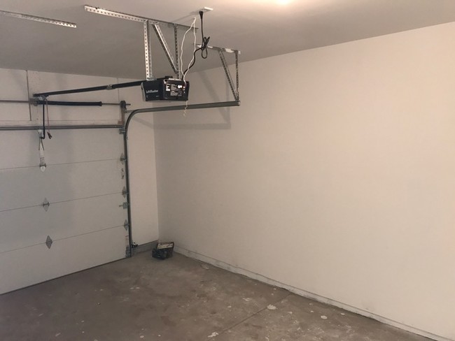 Building Photo - New 3 bed/1 bath duplex for rent!