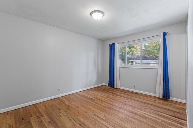 Foto del edificio - 3280 Brookshire Dr