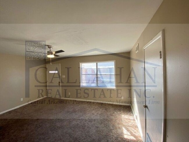 Building Photo - 2 Bedroom Off University