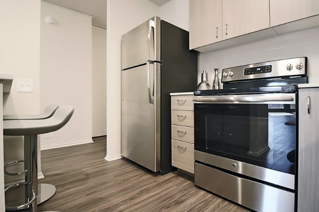 Photo - 1130 E Elm St Apartment