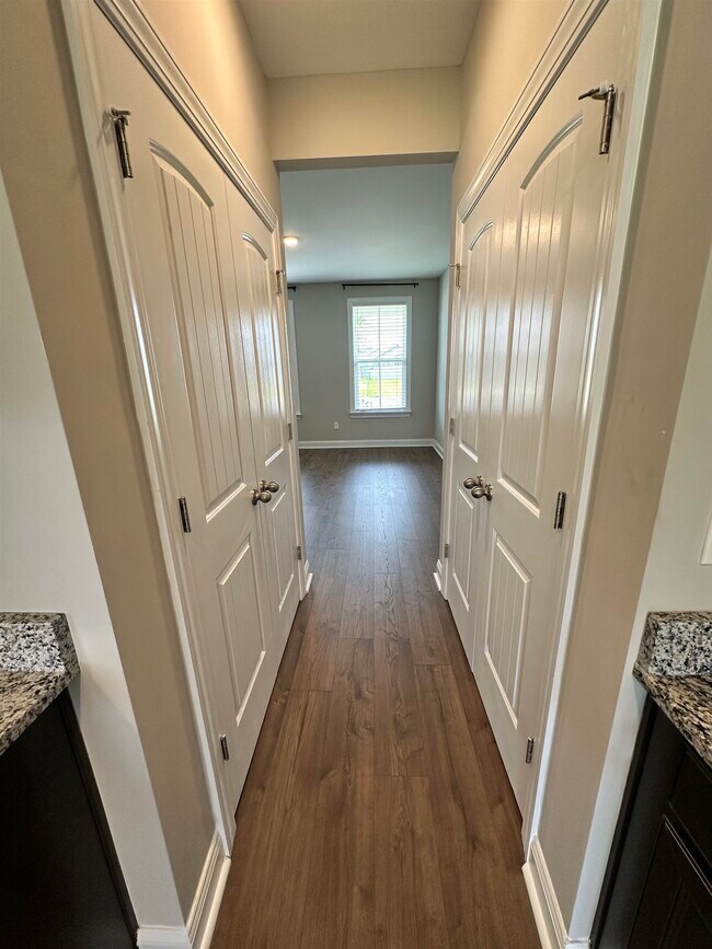 Building Photo - 686 Oyster Dr