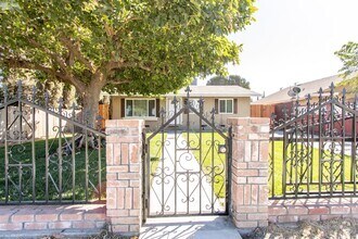 Building Photo - 1706 Las Vegas St