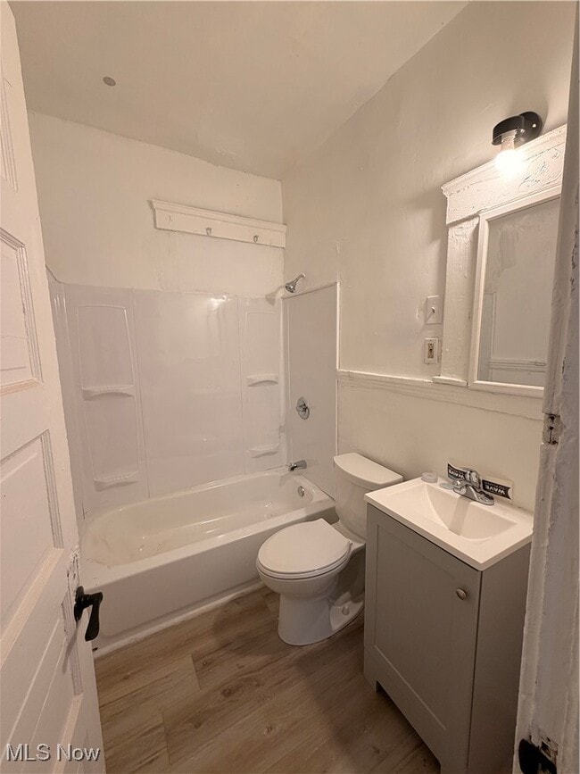 Building Photo - 10512 Greenlawn Ave