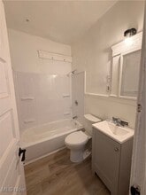 Building Photo - 10512 Greenlawn Ave