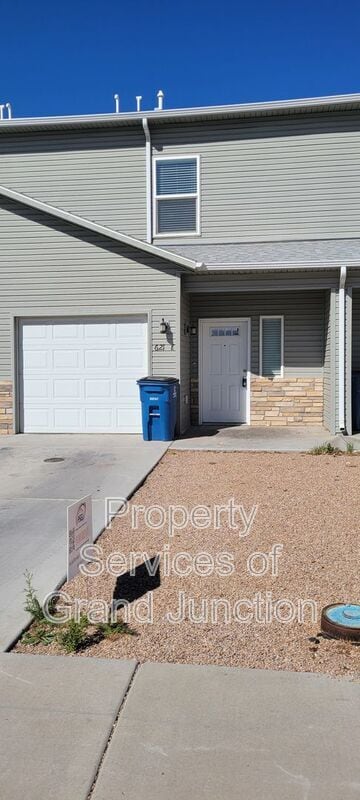 Building Photo - 621 Zenith Ln