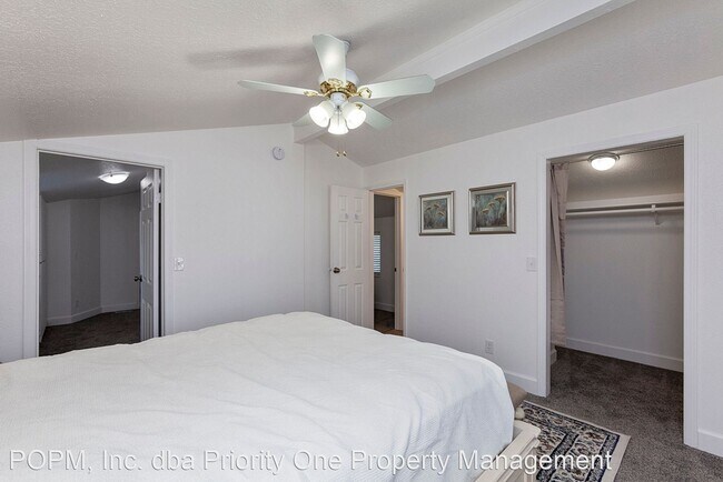 Building Photo - 4 br, 2 bath House - 5625 SE Tolman St