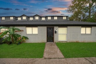 Building Photo - 1736 Crestdale Dr