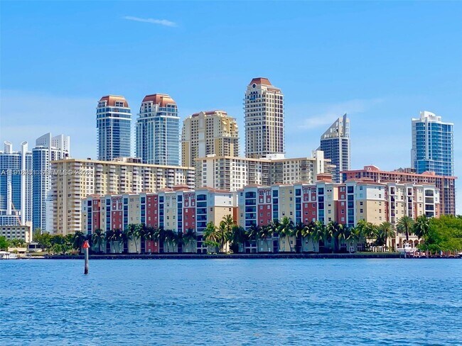 Foto del edificio - 17100 N Bay Rd