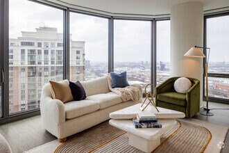 Interior Photo - 1001 South State