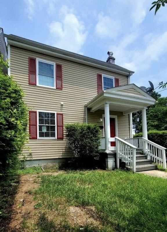 Primary Photo - 732 E Gladstone Ave