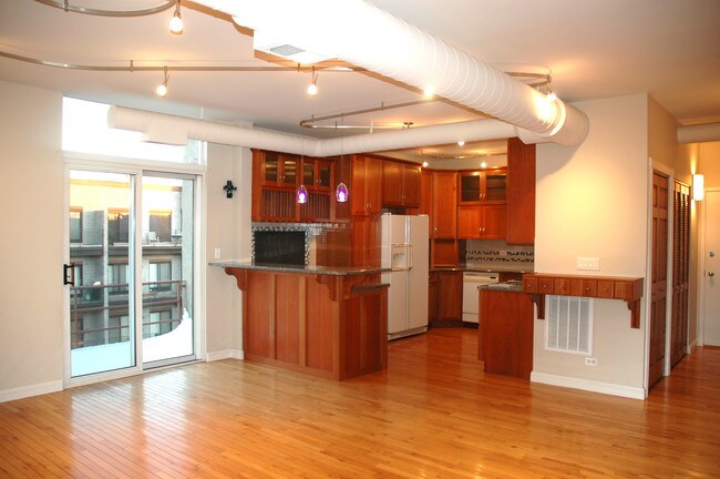 Cocina de diseño abierto - 525 N Ada St