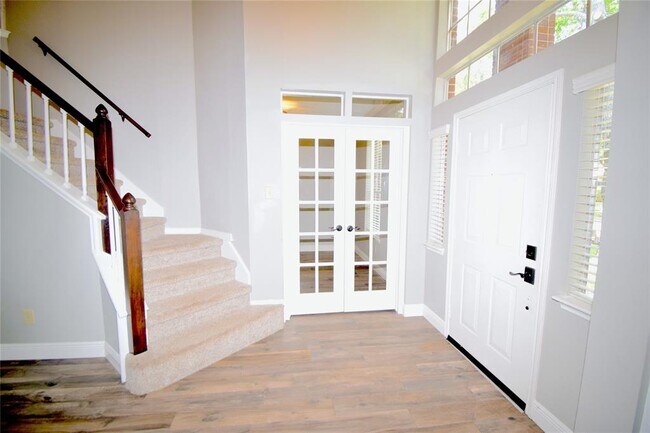 Foto del edificio - 6402 Laurel Bush Ln