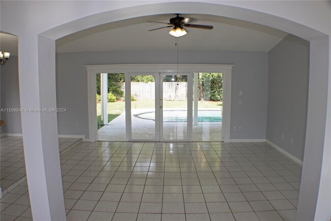 Building Photo - 5135 Beechwood Rd