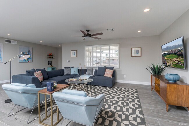 Foto del edificio - 8214 E Meadowbrook Ave