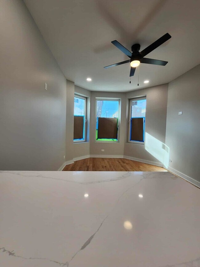 Foto del edificio - 6321 S Eberhart Ave