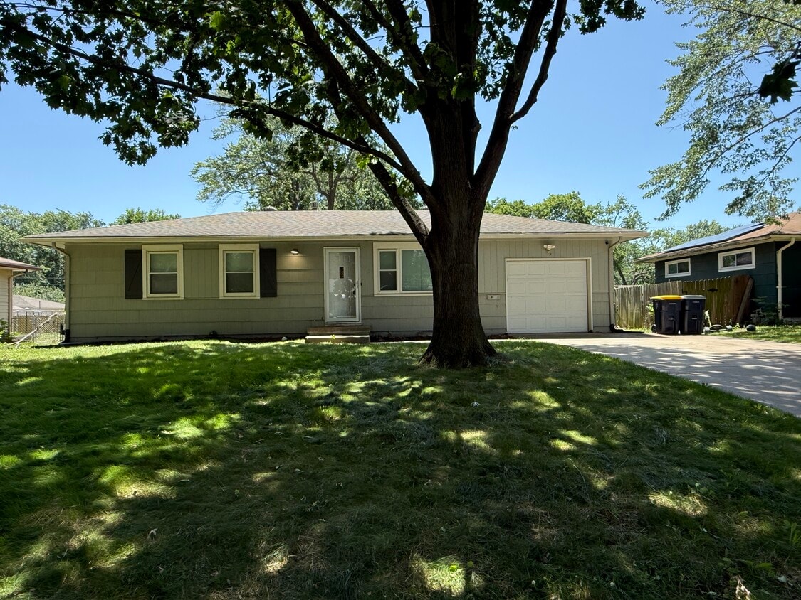 Primary Photo - 4513 E 111th Ter