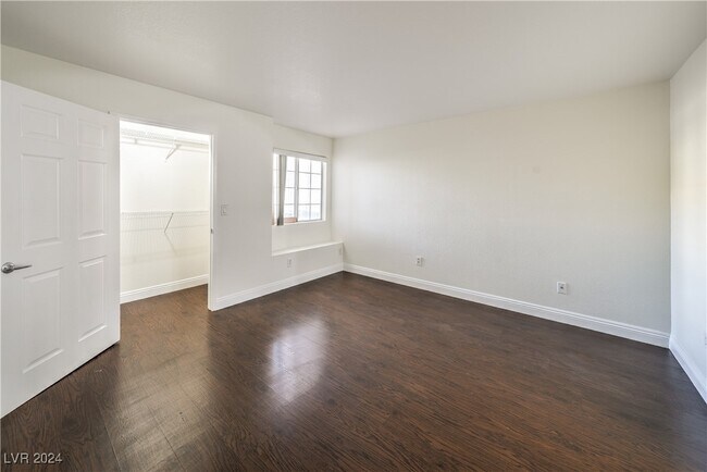 Foto del edificio - 6500 W Lake Mead Blvd