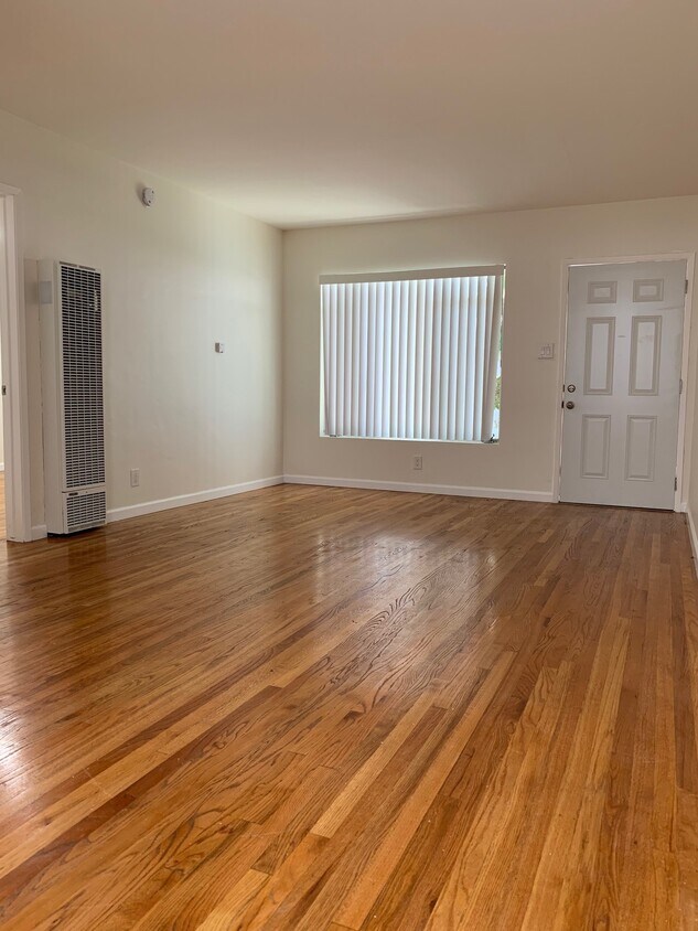 Foto principal - 1610 Armacost Ave