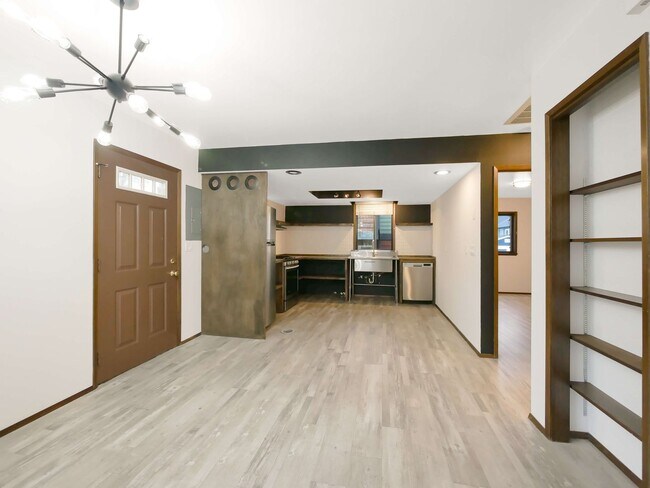 Building Photo - 2 Beds and 1 Bath Exceptional Single-famil...