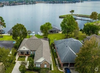 Building Photo - 9698 E Shore Dr