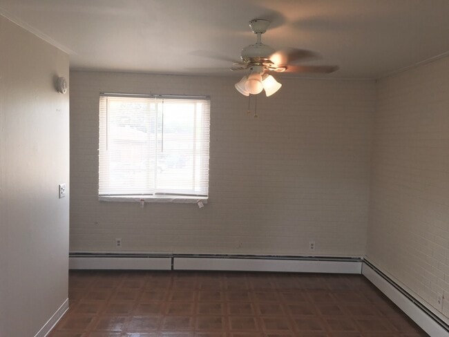Building Photo - 661 Yeoman St