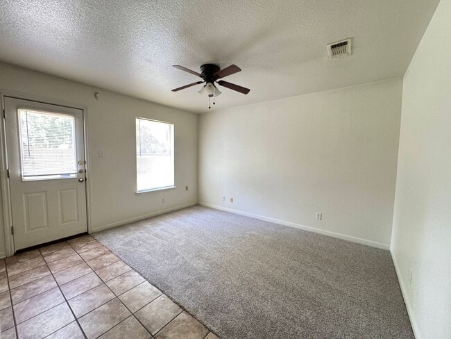 Building Photo - 1400 Chips Dr