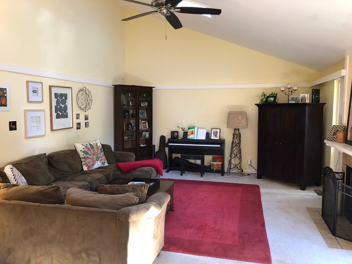Primary Photo - 2611 Meadow Glen Dr