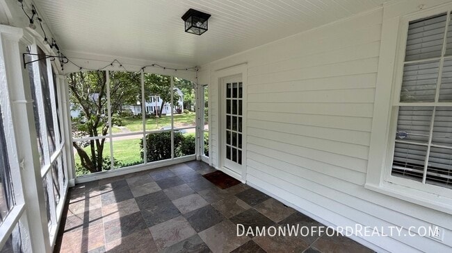 Building Photo - 4060 Pine Hill Dr