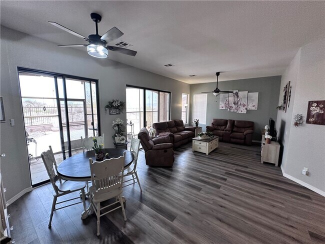 Building Photo - 2836 Esmerelda Dr