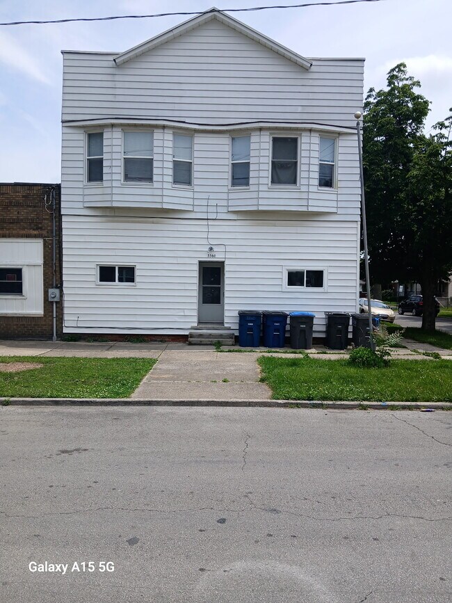Building Photo - 3360 Maple St