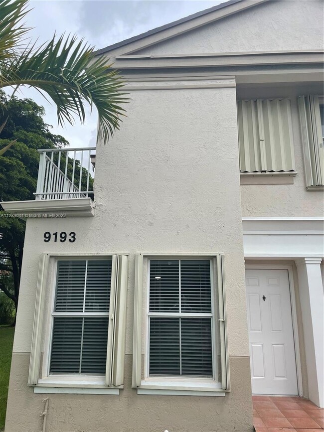 Building Photo - 9193 Fontainebleau Blvd