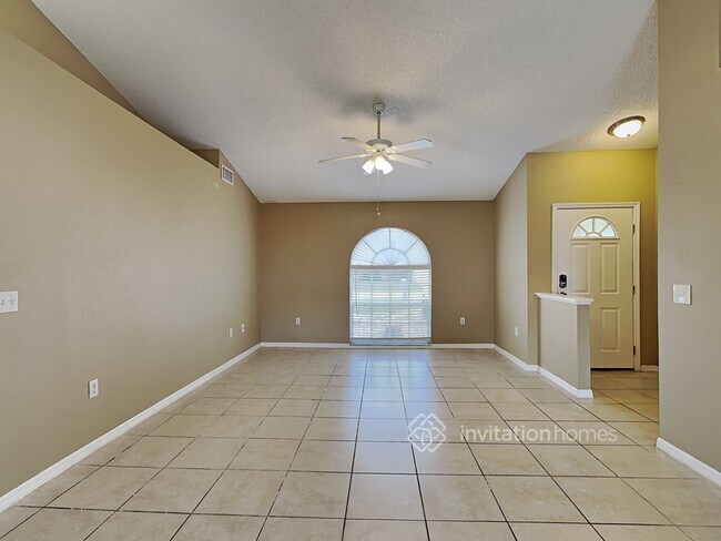 Building Photo - 212 Kingshill Ct SE