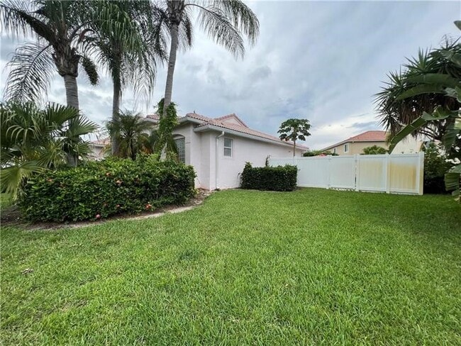 Building Photo - 9588 Lake Serena Dr