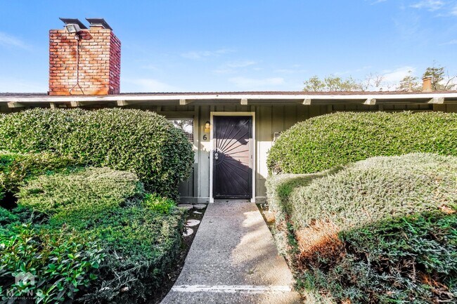 Building Photo - 2336 Villanova Cir