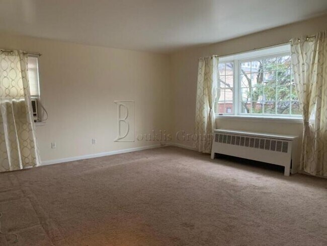 Foto del edificio - 2 bedroom in BRONX NY 10471