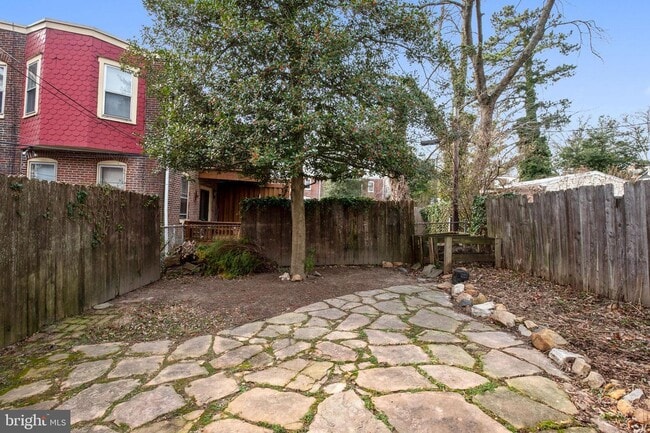 Building Photo - 704 W 28th St