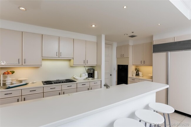 Foto del edificio - 13631 Deering Bay Dr