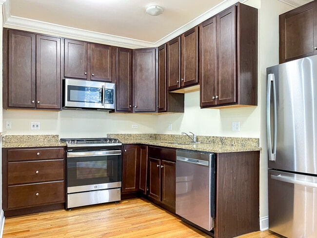 Kitchen - 6142 S Ellis Ave