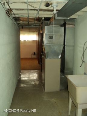 Building Photo - 2831 Fanshawe St