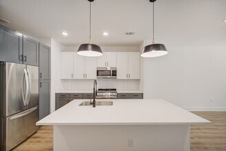 Building Photo - Vintage Lake Powell