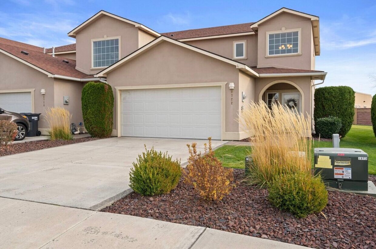 Primary Photo - 9722 Vincenzo Dr