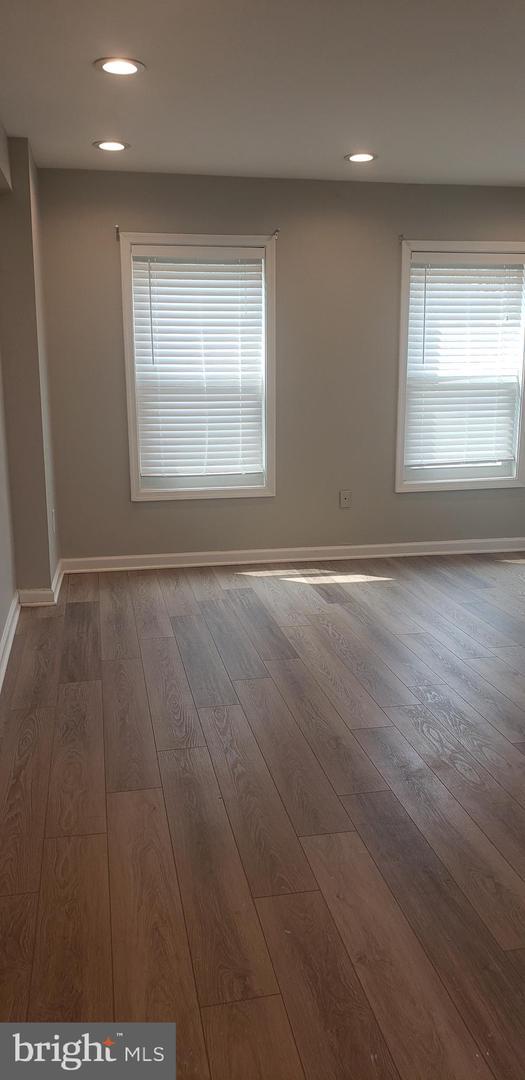 Foto del edificio - 7894 Lakecrest Dr