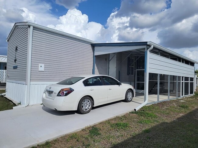 Foto del edificio - 5700 Holiday Park Blvd